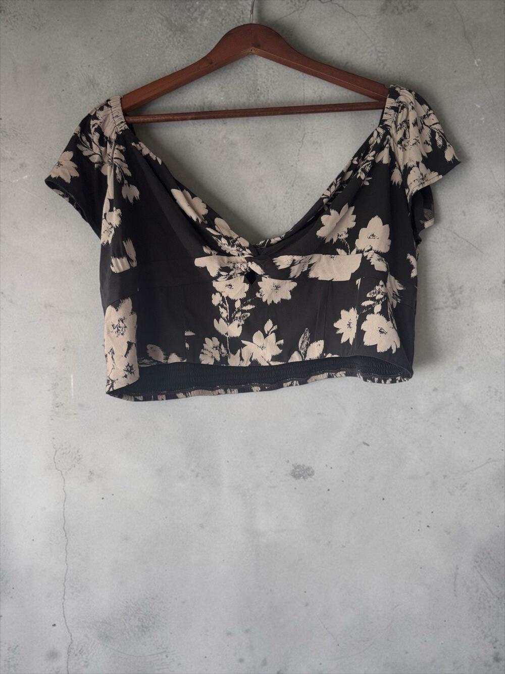 NWT American Eagle Outfitters Women's Floral Smocked V-Neck Crop Top XXL